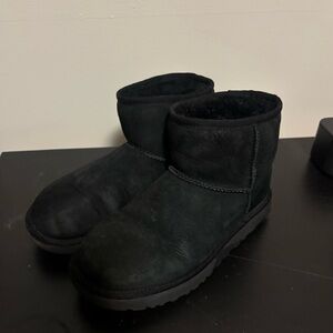 Black UGG mini